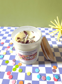 Image 3 of crazy daisy candle