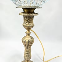 Image 7 of Ancienne lampe pied en bronze doré de style Louis XV et globe rond en verre pointe de diamant