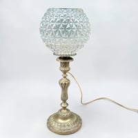 Image 2 of Ancienne lampe pied en bronze doré de style Louis XV et globe rond en verre pointe de diamant