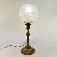 Image 3 of Ancienne lampe pied en bronze doré de style Louis XV et globe rond en verre pointe de diamant