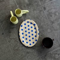 Image 2 of Grand plat — pois bleus