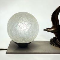 Image 7 of Ancienne lampe veilleuse Art Déco en marbre blanc avec oiseau mouette en métal - 1930