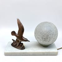 Image 2 of Ancienne lampe veilleuse Art Déco en marbre blanc avec oiseau mouette en métal - 1930