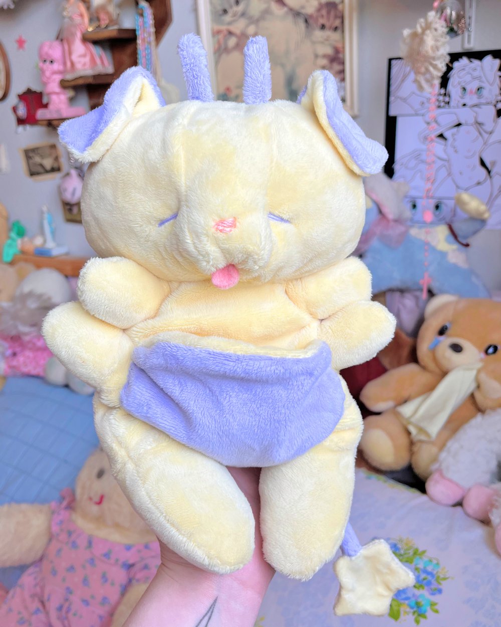 Image of  Hugg-A-Me Mommy! Wawa alien Yellow! 