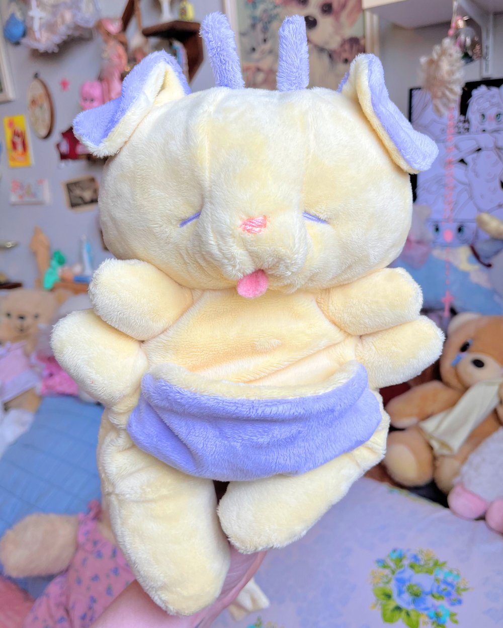 Image of  Hugg-A-Me Mommy! Wawa alien Yellow! 