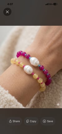 Image 1 of Vibrant glass bracelet with freshwater pearl