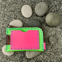 Image 1 of Cartera-tarjetero verde y rosa 