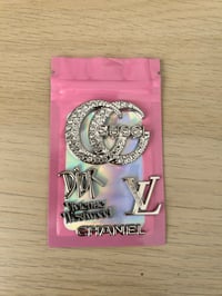 5x Mixed silver metal charms..