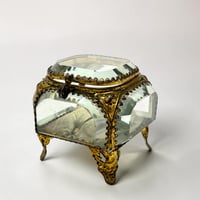 Image 1 of Ancienne boîte à bijoux en laiton et verre biseauté Napoléon III fin XIXe