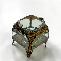 Image 4 of Ancienne boîte à bijoux en laiton et verre biseauté Napoléon III fin XIXe