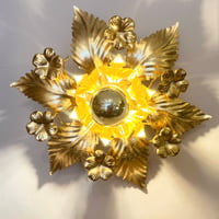 Image 1 of Applique murale fleur en métal doré à la feuille vintage - Applique florentine