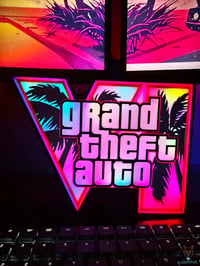 Image 2 of Lampe LED 3D GTA VI — Décoration Gaming RGB | Lightfox
