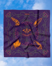 Image 1 of Hana Golden "Sin medio al cambio," bandana