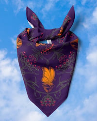 Image 4 of Hana Golden "Sin medio al cambio," bandana