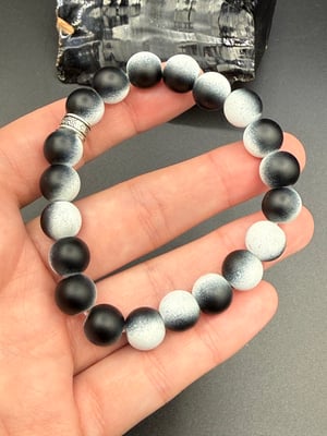 10mm Black and White Glass Bracelet 