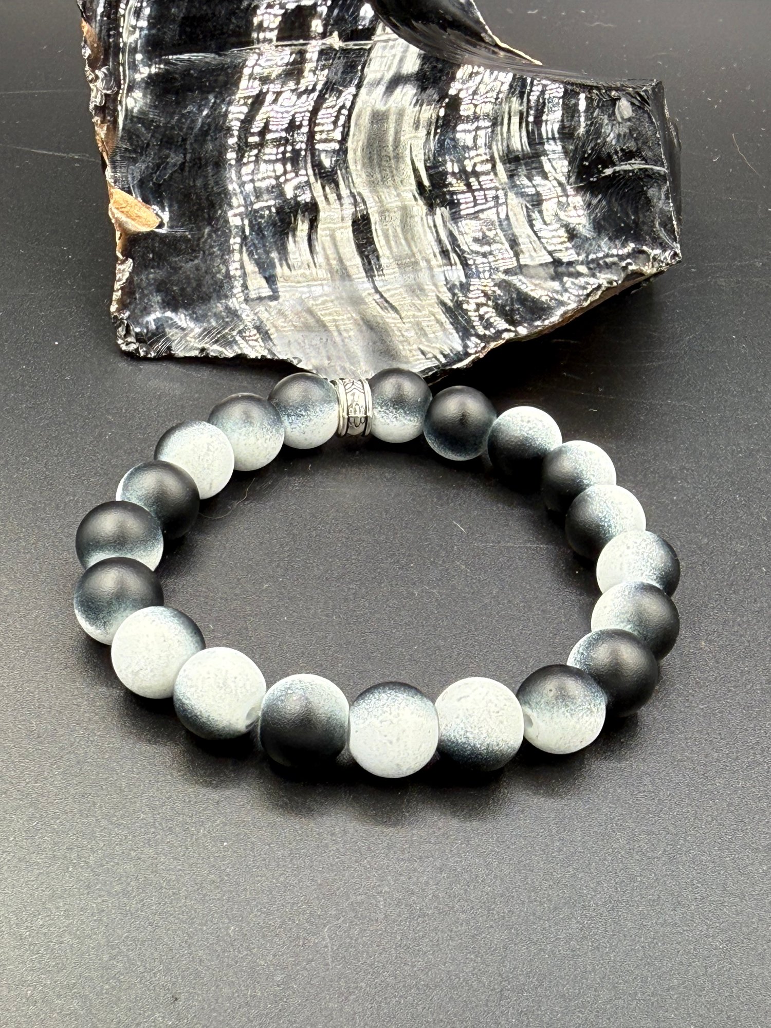 10mm Black and White Glass Bracelet 