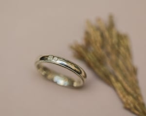 Image of 9ct White gold 4mm milled edge ring