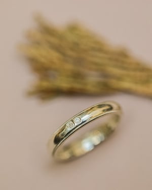 Image of 9ct White gold 4mm milled edge ring