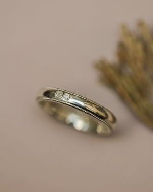 Image of 9ct White gold 4mm milled edge ring