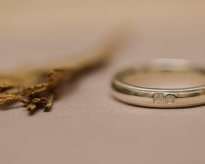 Image of 9ct White gold 4mm milled edge ring