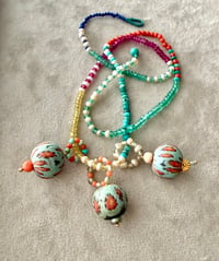 Image 2 of Perles anciennes amulettes A