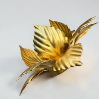 Image 12 of Applique fleur en métal doré à la feuille d'or vintage 1970 Applique feuilles dorées vintage