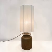 Image 2 of Lampe en grès vintage brun caramel - 1980 - Abat-jour en ruban beige
