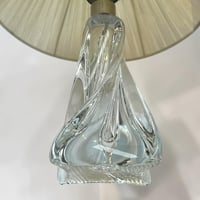 Image 6 of Lampe pied en cristal  vintage torsadé 1960 et abat-jour pagode en ruban d'organza blanc