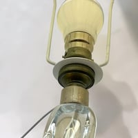Image 9 of Lampe pied en cristal  vintage torsadé 1960 et abat-jour pagode en ruban d'organza blanc