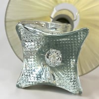 Image 5 of Lampe pied en cristal  vintage torsadé 1960 et abat-jour pagode en ruban d'organza blanc