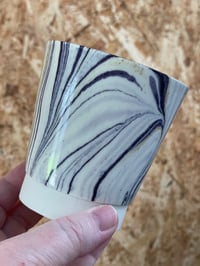 Image 1 of Marble cup Black/liliac