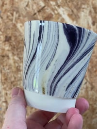 Image 2 of Marble cup Black/liliac
