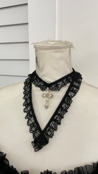 Cross choker necklace 