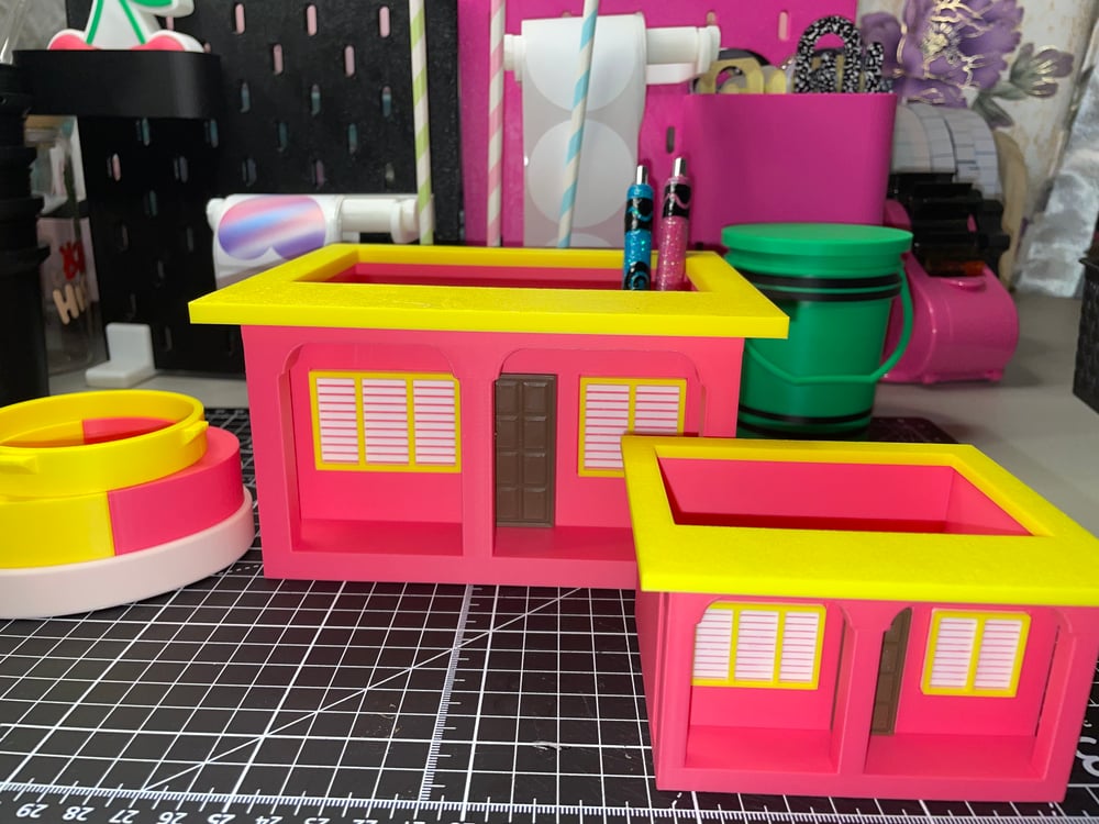 Image of Small house pen/pencil holder