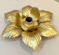 Image 4 of Applique fleur dorée Masca en métal doré à la feuille 1970 1980 Hollywood Regency