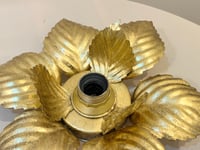 Image 9 of Applique fleur dorée Masca en métal doré à la feuille 1970 1980 Hollywood Regency
