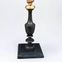 Image 9 of Ancien coquillage sur socle en bois tourné fin XIXe Pugilina morio -  Cabinet de curiosités