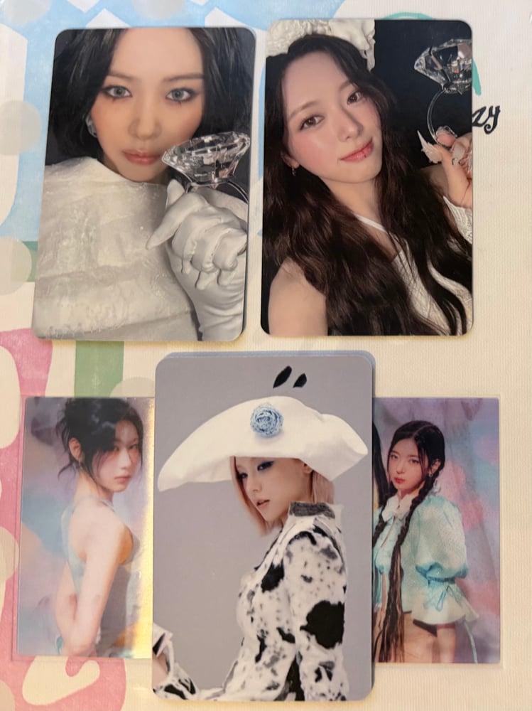 Image of ITZY Motto Apple Music POB Photocard’s
