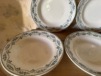 Image 5 of Service d’assiettes creuses dépareillées 