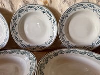 Image 4 of Service d’assiettes creuses dépareillées 