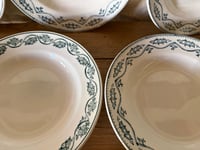 Image 2 of Service d’assiettes creuses dépareillées 