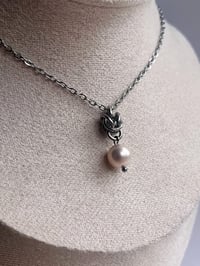Image 3 of Pearl Mini Chain