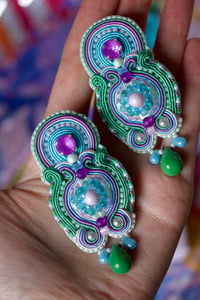 Image 3 of Cold Rainbow - Grandes et incroyables boucles d'oreilles à Clips - Fermoirs Argentés