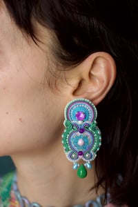 Image 2 of Cold Rainbow - Grandes et incroyables boucles d'oreilles à Clips - Fermoirs Argentés