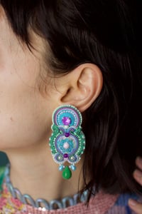 Image 8 of Cold Rainbow - Grandes et incroyables boucles d'oreilles à Clips - Fermoirs Argentés