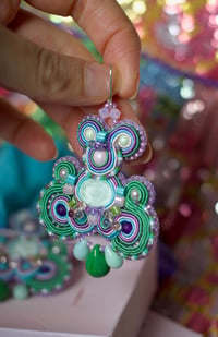 Image 3 of Cold Rainbow - Grandes Boucles Brodées fermoirs dormeuses Argent 925