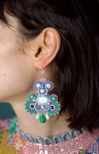 Image 1 of Cold Rainbow - Grandes Boucles Brodées fermoirs dormeuses Argent 925