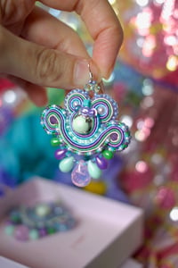 Image 3 of  Mini Earrings - Edition Pearl - Cold Rainbow