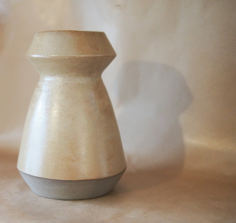 Image of Rongomai vase - Ōpapa