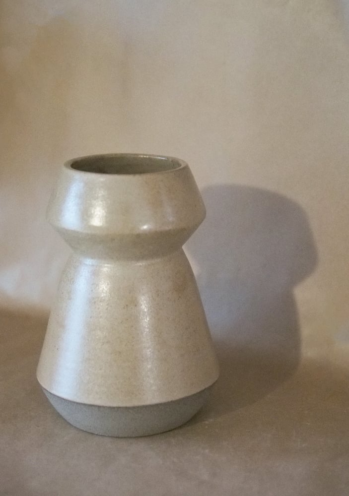 Image of Rongomai vase - Ōpapa